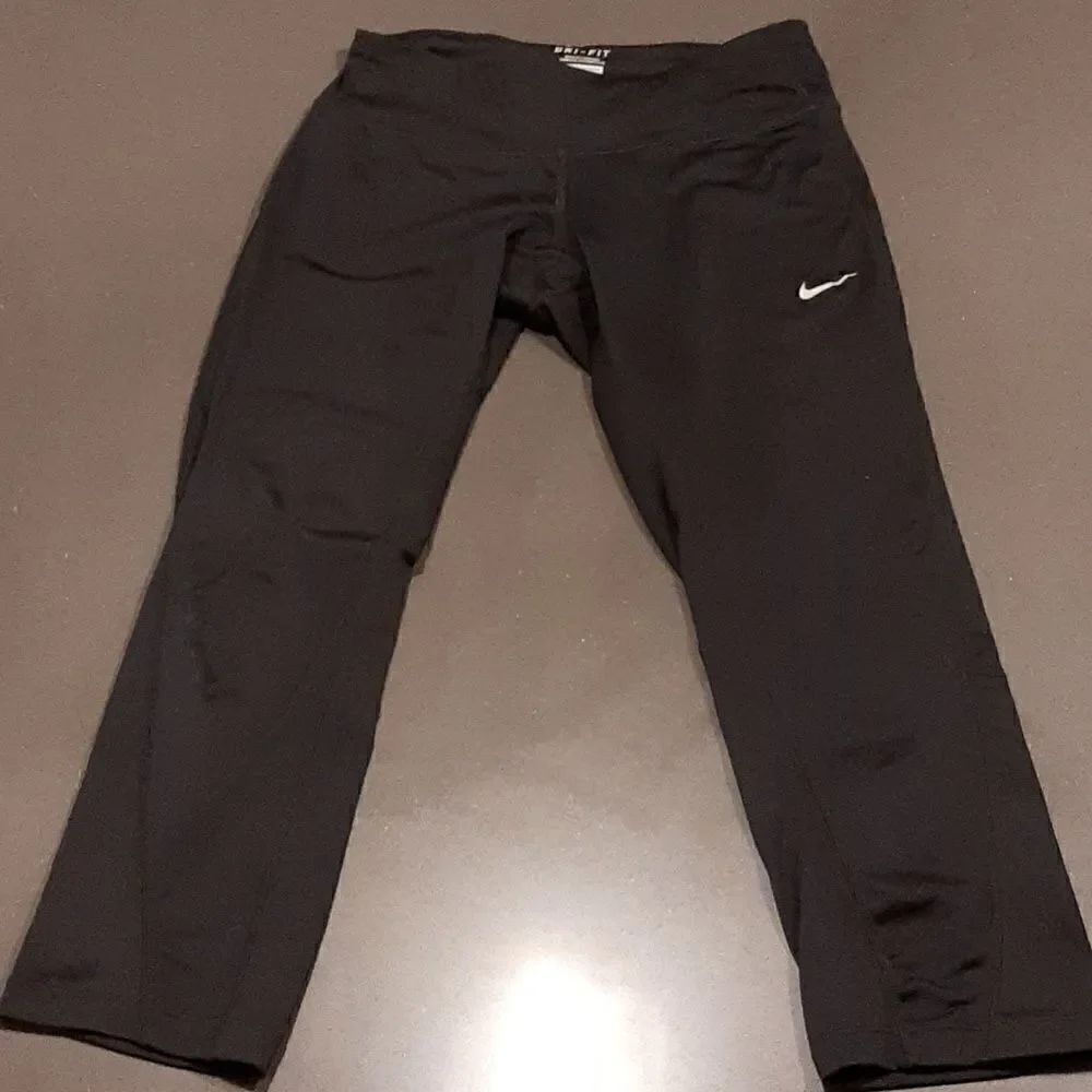 DRI - FIT NIKE Better World SZ Small active pants
